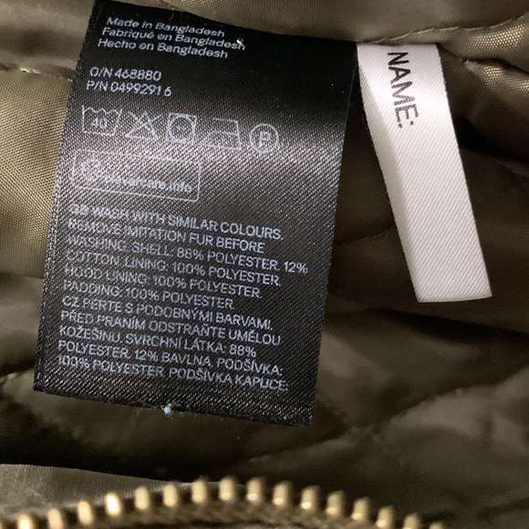 H &. M COAT Green It has a hat the snaps on and off. Perfect condition Looks new - Picture 6 of 6